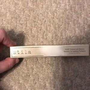 NIB Stila HUGE Mascara